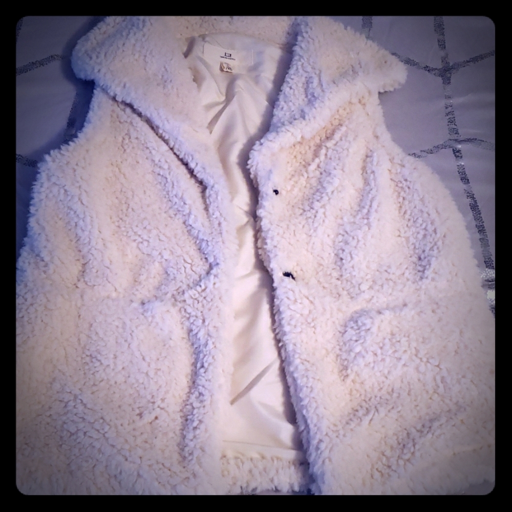New without tags, super soft teddy vest.